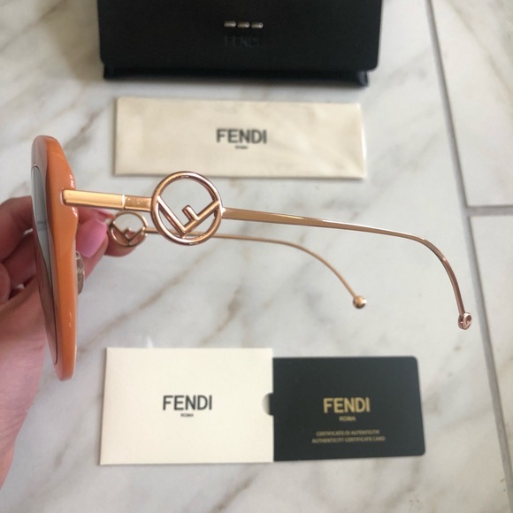 🔥NEW SHOW STOPPER FENDI SUNGLASSES 🔥 - Picture 11 of 16